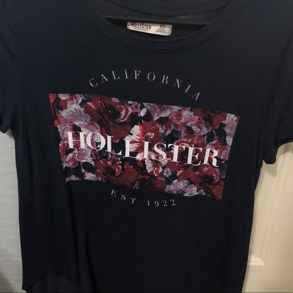 Hollister graphic tee